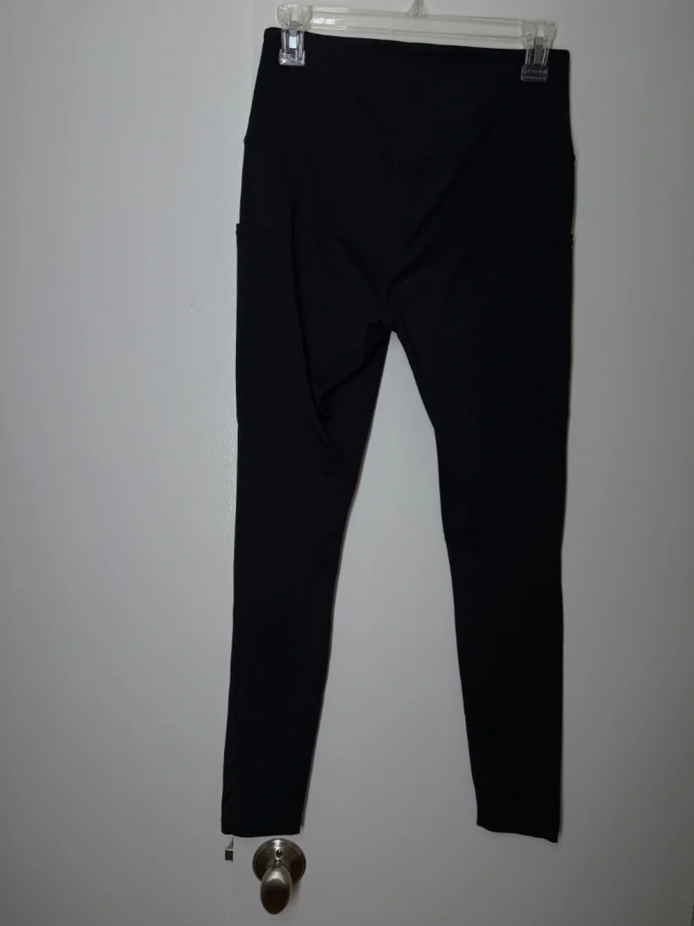 Quince High Rise Performance Leggings Medium Black Side Pocket Athletic Yoga Pan